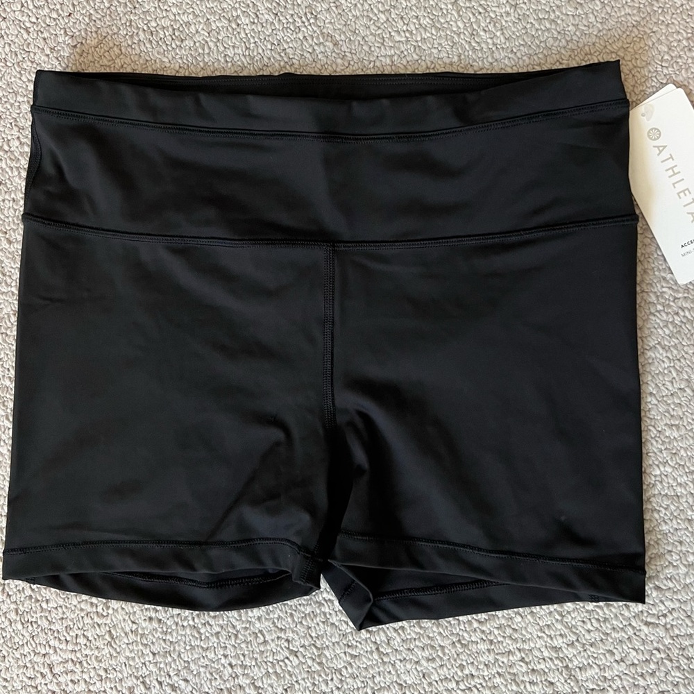 NWT! Athleta “Accelerate Shortie”